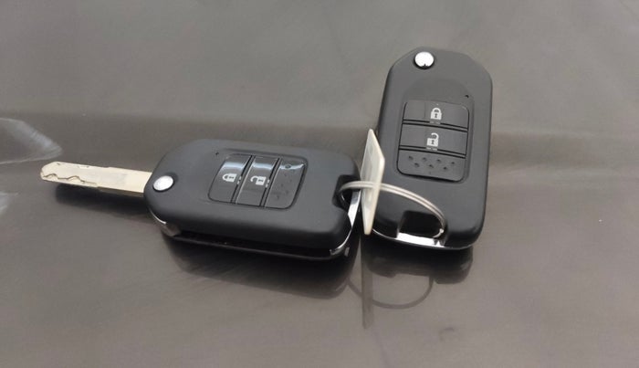 2021 Honda WR-V 1.2L I-VTEC SV MT, Petrol, Manual, 50,220 km, Key Close Up