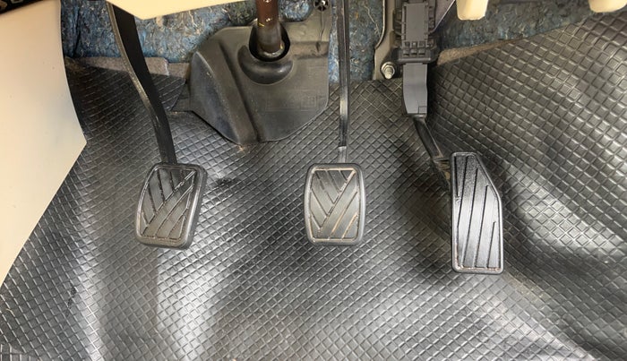 2024 Maruti Ertiga VXi (O), Petrol, Manual, 34,968 km, Pedals