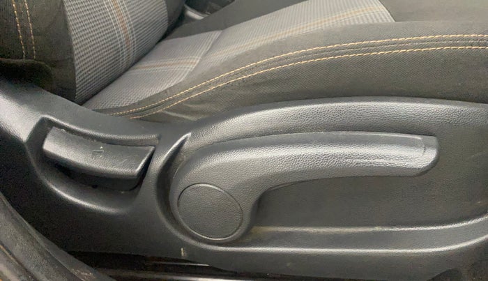 2018 Hyundai i20 Active 1.2 SX DUAL TONE, Petrol, Manual, 44,751 km, Driver Side Adjustment Panel