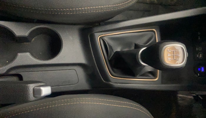 2018 Hyundai i20 Active 1.2 SX DUAL TONE, Petrol, Manual, 44,751 km, Gear Lever