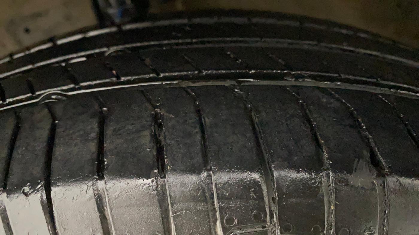 2013 Maruti Swift Dzire VXI, Petrol, Manual, 69,183 km, Left Front Tyre Tread