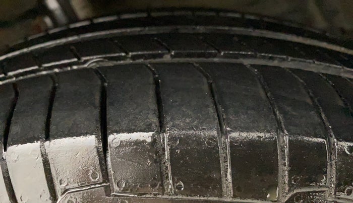 2013 Maruti Swift Dzire VXI, Petrol, Manual, 69,183 km, Right Front Tyre Tread