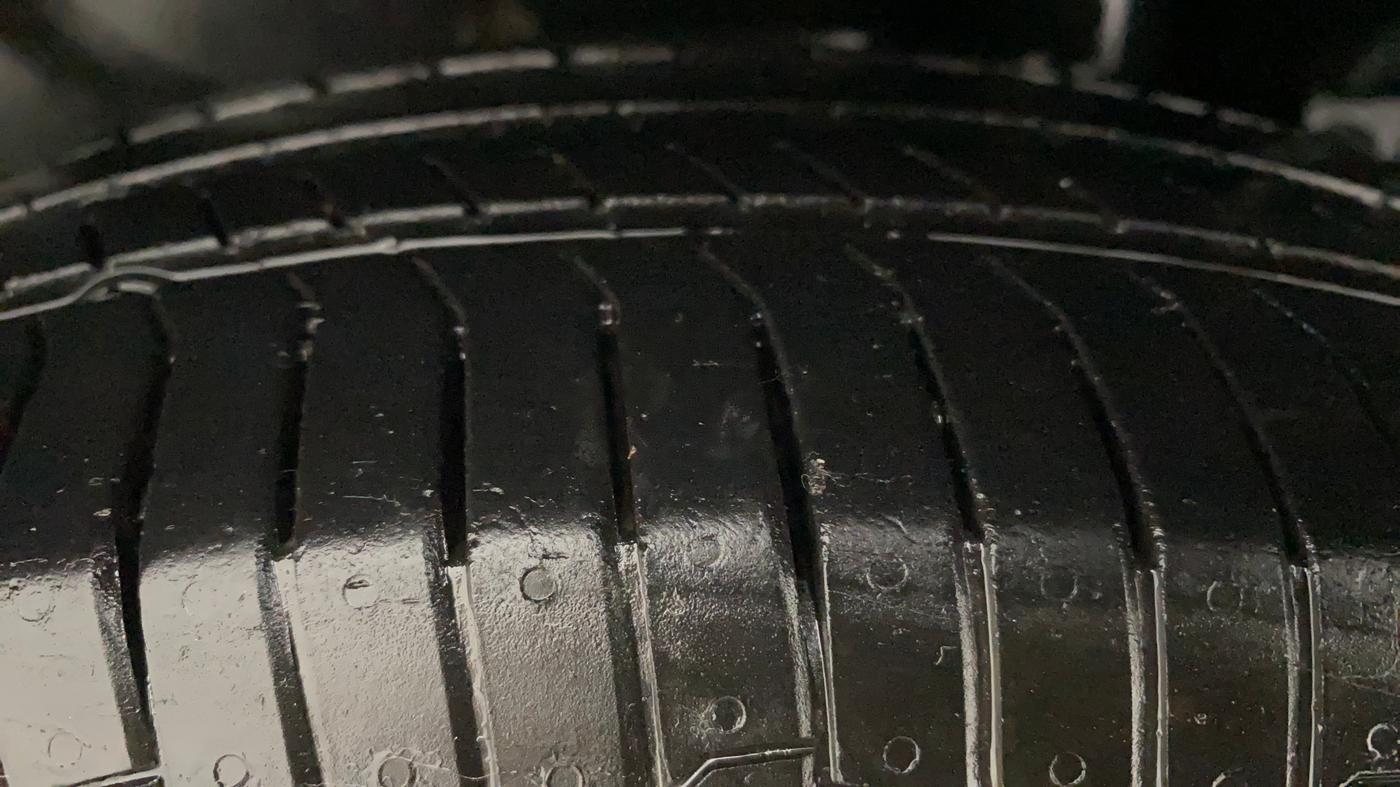 2013 Maruti Swift Dzire VXI, Petrol, Manual, 69,183 km, Left Rear Tyre Tread