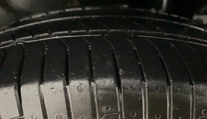 2013 Maruti Swift Dzire VXI, Petrol, Manual, 69,183 km, Left Rear Tyre Tread