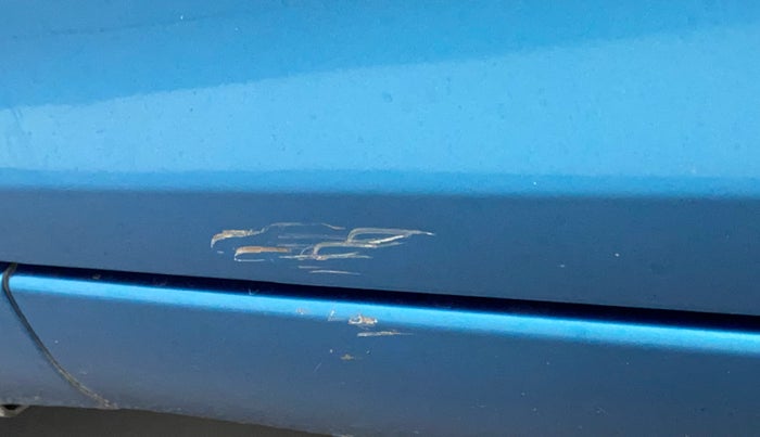 2013 Maruti Swift Dzire VXI, Petrol, Manual, 69,183 km, Front passenger door - Minor scratches