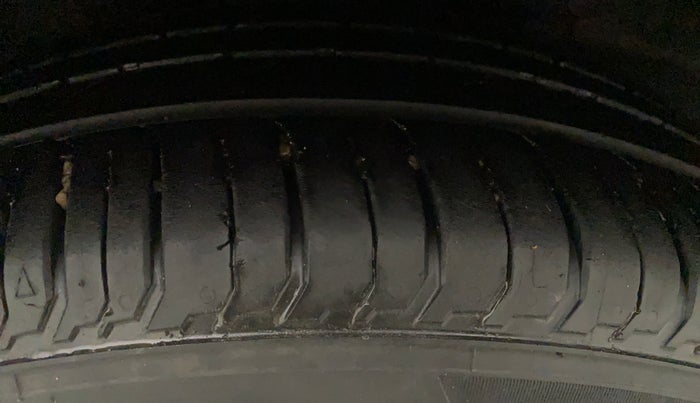 2017 Hyundai Elite i20 ASTA 1.2 (O), Petrol, Manual, 71,699 km, Right Front Tyre Tread