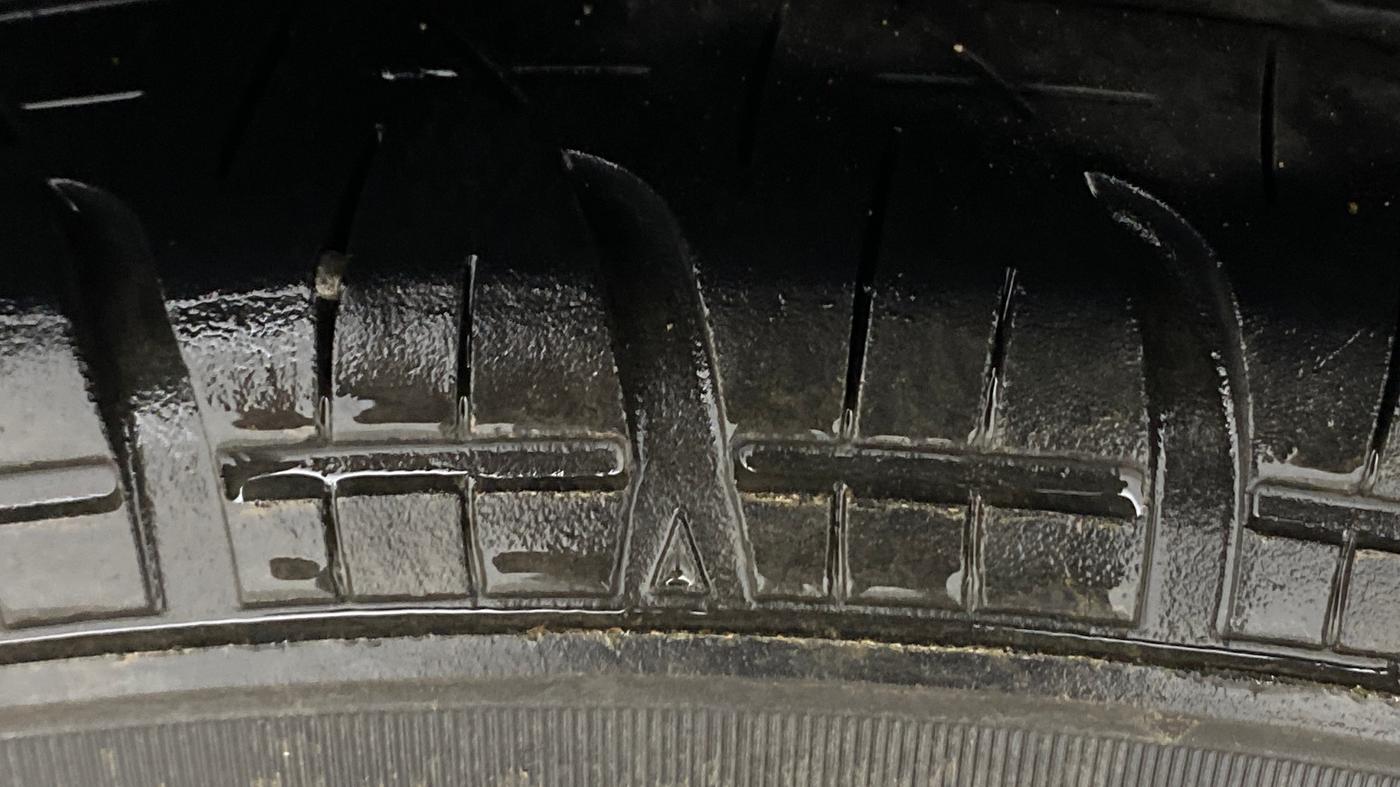 2015 Honda Amaze 1.2L I-VTEC S, Petrol, Manual, 1,11,146 km, Right Rear Tyre Tread