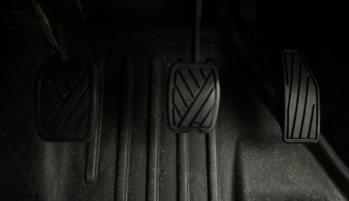 2023 Maruti Swift VXI CNG, CNG, Manual, 80,336 km, Pedals