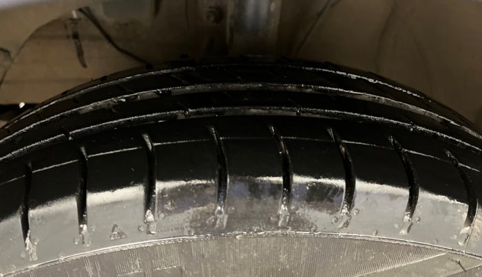 2023 Maruti Swift VXI CNG, CNG, Manual, 80,336 km, Left Front Tyre Tread