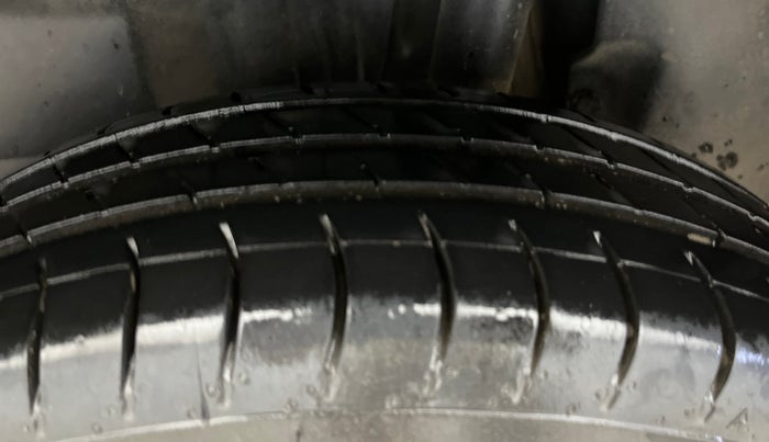2023 Maruti Swift VXI CNG, CNG, Manual, 80,336 km, Left Rear Tyre Tread