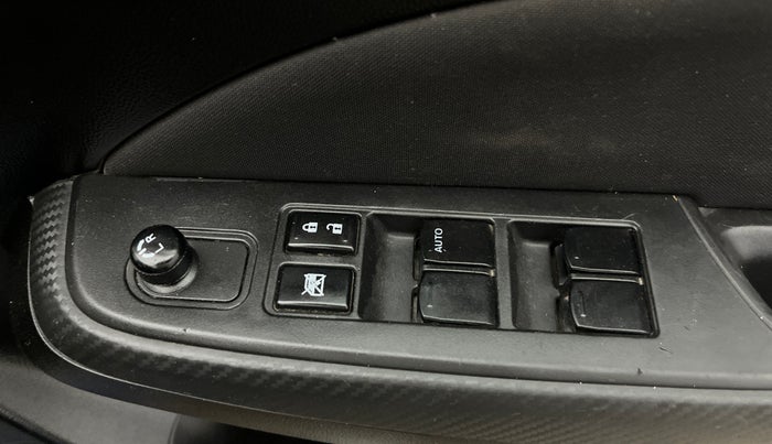 2023 Maruti Swift VXI CNG, CNG, Manual, 80,336 km, Driver Side Door Panels Control