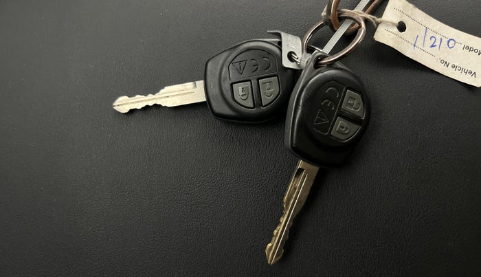 2023 Maruti Swift VXI CNG, CNG, Manual, 80,336 km, Key Close Up