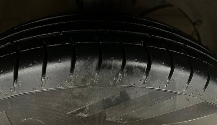 2023 Maruti Swift VXI CNG, CNG, Manual, 80,336 km, Right Front Tyre Tread