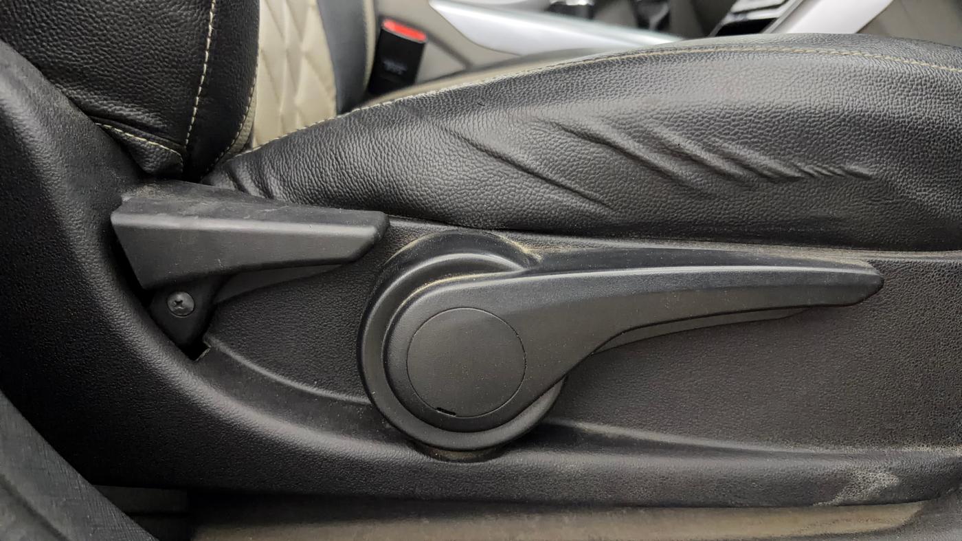 2018 Tata NEXON XZ PLUS PETROL, Petrol, Manual, 57,856 km, Driver Side Adjustment Panel