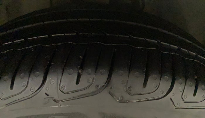 2022 Tata ALTROZ XZA, Petrol, Automatic, 10,448 km, Left Front Tyre Tread