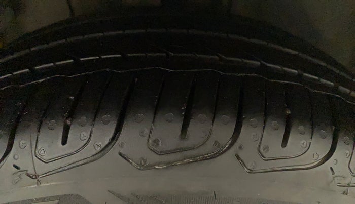 2022 Tata ALTROZ XZA, Petrol, Automatic, 10,448 km, Right Front Tyre Tread