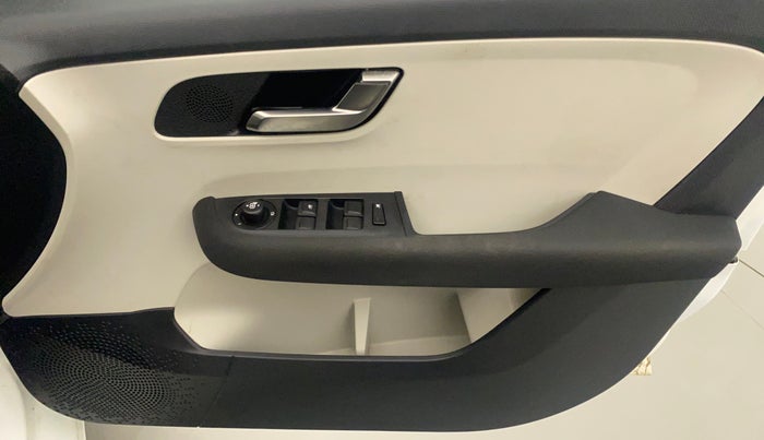 2022 Tata ALTROZ XZA, Petrol, Automatic, 10,448 km, Driver Side Door Panels Control