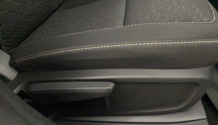 2022 Tata ALTROZ XZA, Petrol, Automatic, 10,448 km, Driver Side Adjustment Panel