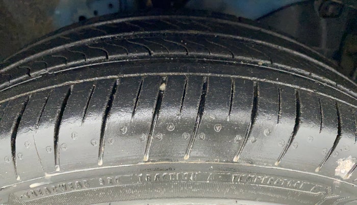 2013 Honda Brio S MT, Petrol, Manual, 70,283 km, Right Front Tyre Tread