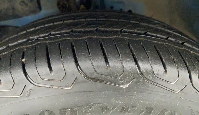 2013 Honda Brio S MT, Petrol, Manual, 70,283 km, Left Front Tyre Tread