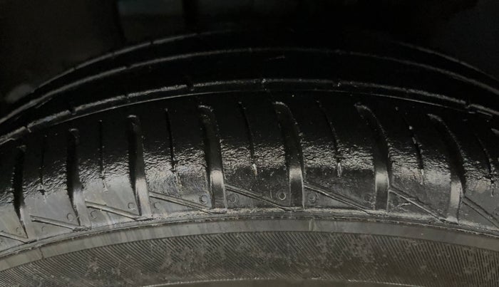 2019 Renault Kwid CLIMBER 1.0 (O), Petrol, Manual, 27,138 km, Left Front Tyre Tread
