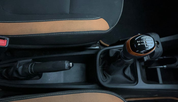 2019 Renault Kwid CLIMBER 1.0 (O), Petrol, Manual, 27,138 km, Gear Lever