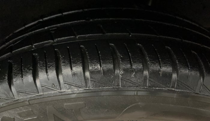 2019 Renault Kwid CLIMBER 1.0 (O), Petrol, Manual, 27,138 km, Left Rear Tyre Tread