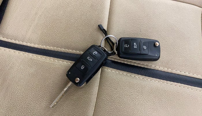 2017 Volkswagen Polo HIGHLINE1.2L, Petrol, Manual, 86,066 km, Key Close Up