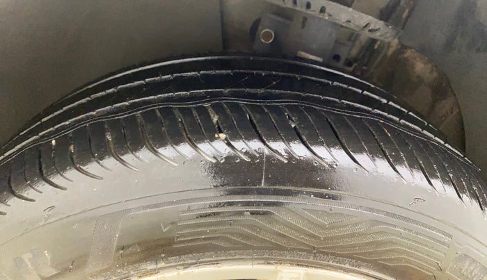 2017 Volkswagen Polo HIGHLINE1.2L, Petrol, Manual, 86,066 km, Left Front Tyre Tread