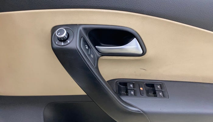 2017 Volkswagen Polo HIGHLINE1.2L, Petrol, Manual, 86,066 km, Driver Side Door Panels Control