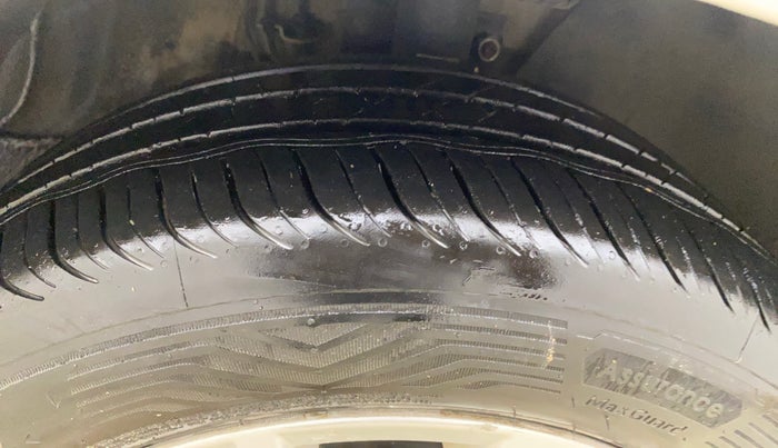 2017 Volkswagen Polo HIGHLINE1.2L, Petrol, Manual, 86,066 km, Right Front Tyre Tread