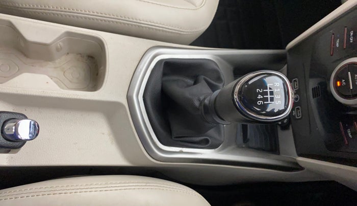 2022 Mahindra XUV300 W8 (O) 1.2 PETROL, Petrol, Manual, 46,114 km, Gear Lever