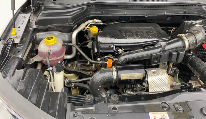 2022 Mahindra XUV300 W8 (O) 1.2 PETROL, Petrol, Manual, 46,114 km, Engine View - Right