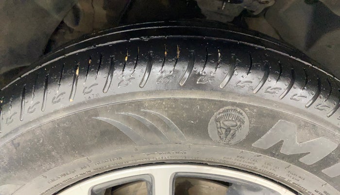 2022 Mahindra XUV300 W8 (O) 1.2 PETROL, Petrol, Manual, 46,114 km, Left Front Tyre Tread