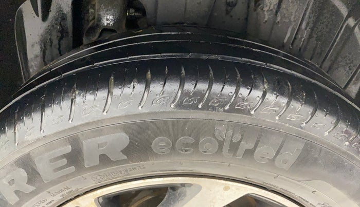 2022 Mahindra XUV300 W8 (O) 1.2 PETROL, Petrol, Manual, 46,114 km, Left Rear Tyre Tread
