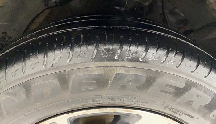 2022 Mahindra XUV300 W8 (O) 1.2 PETROL, Petrol, Manual, 46,114 km, Right Front Tyre Tread