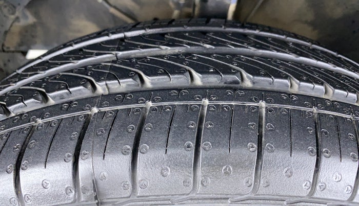 2017 Maruti Baleno DELTA 1.2 K12, Petrol, Manual, 65,107 km, Left Front Tyre Tread