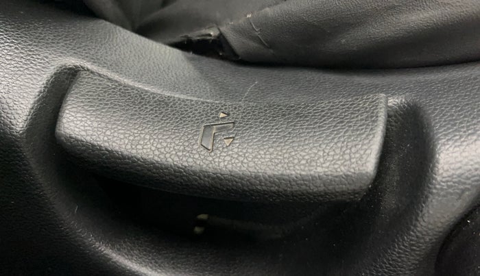 2017 Hyundai i20 Active 1.2 SX, Petrol, Manual, 71,920 km, Driver Side Adjustment Panel