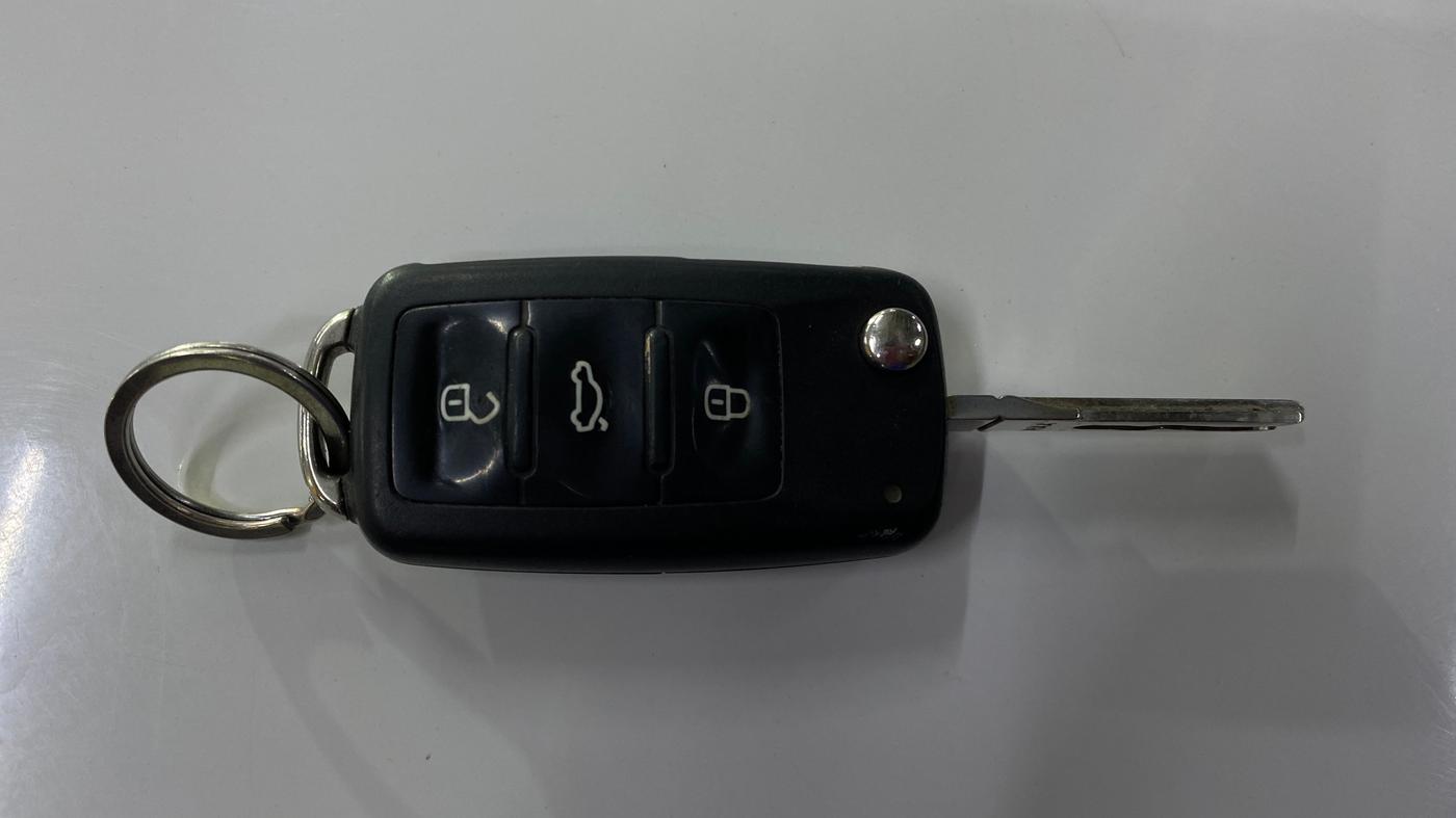 2017 Volkswagen Ameo HIGHLINE1.2L, Petrol, Manual, 53,598 km, Key Close Up