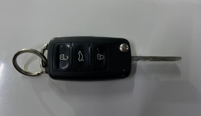 2017 Volkswagen Ameo HIGHLINE1.2L, Petrol, Manual, 53,598 km, Key Close Up