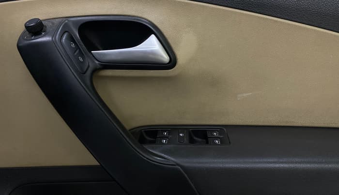 2017 Volkswagen Ameo HIGHLINE1.2L, Petrol, Manual, 53,598 km, Driver Side Door Panels Control