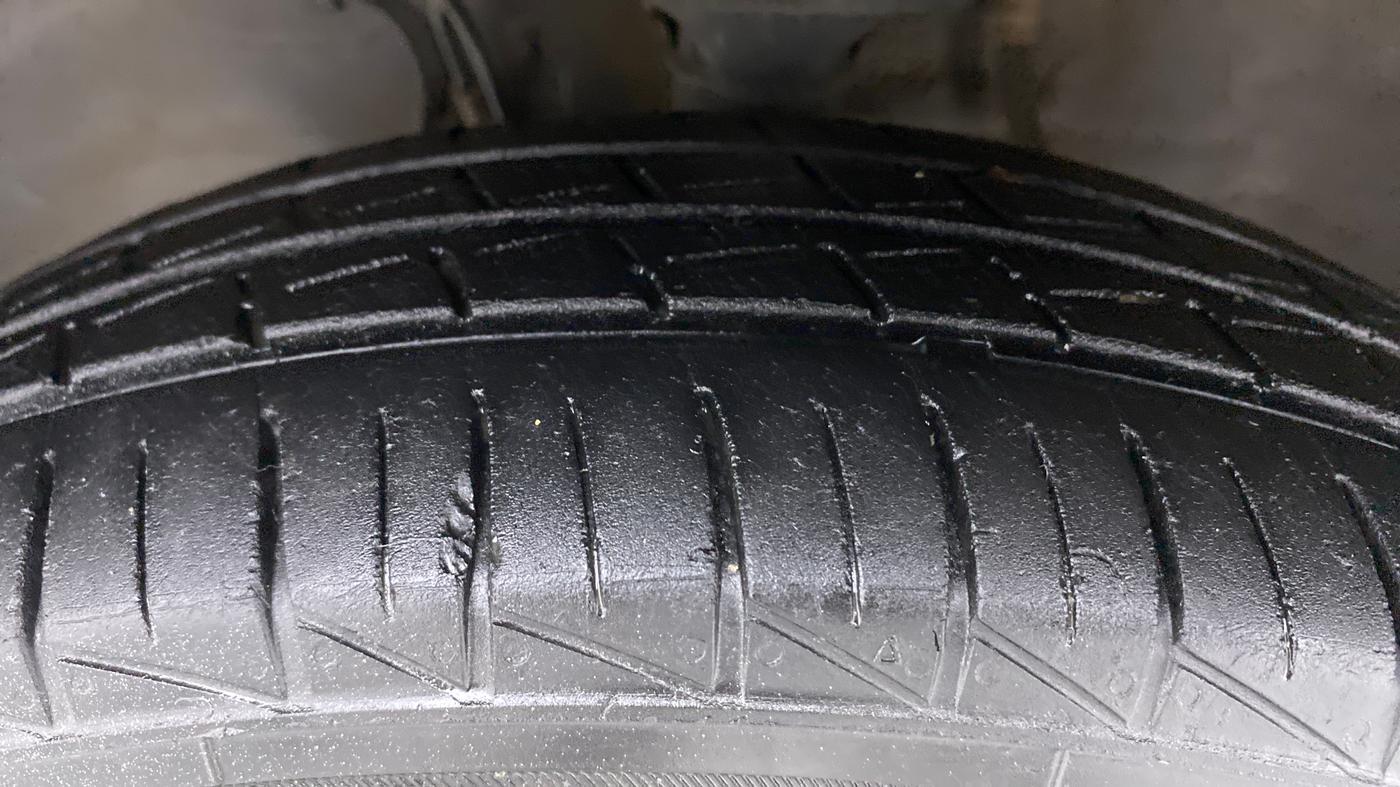 2020 Maruti Alto LXI, Petrol, Manual, 52,141 km, Left Front Tyre Tread