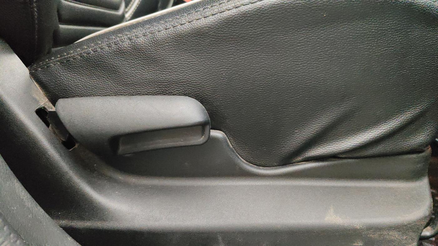 2020 Maruti Vitara Brezza VXI, Petrol, Manual, 1,02,160 km, Driver Side Adjustment Panel