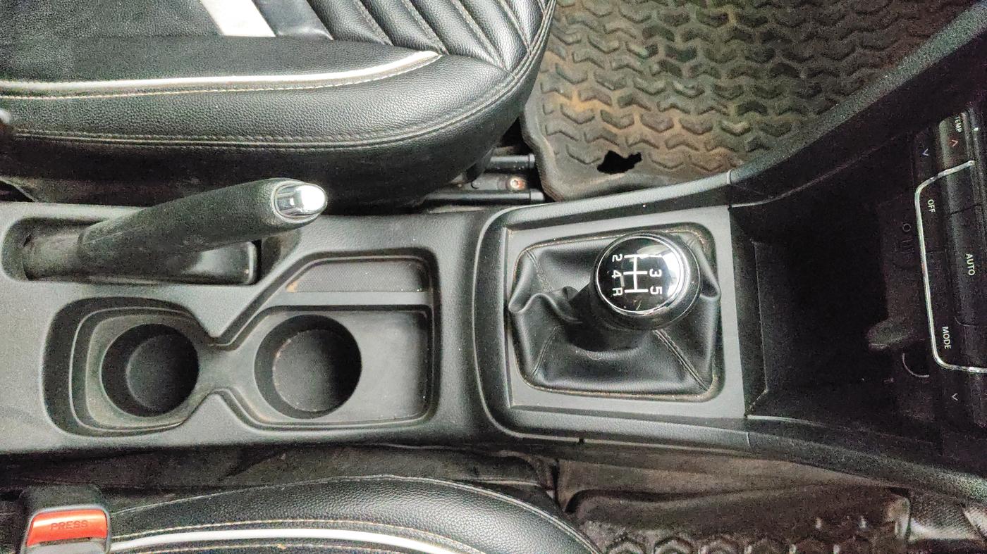 2020 Maruti Vitara Brezza VXI, Petrol, Manual, 1,02,160 km, Gear Lever