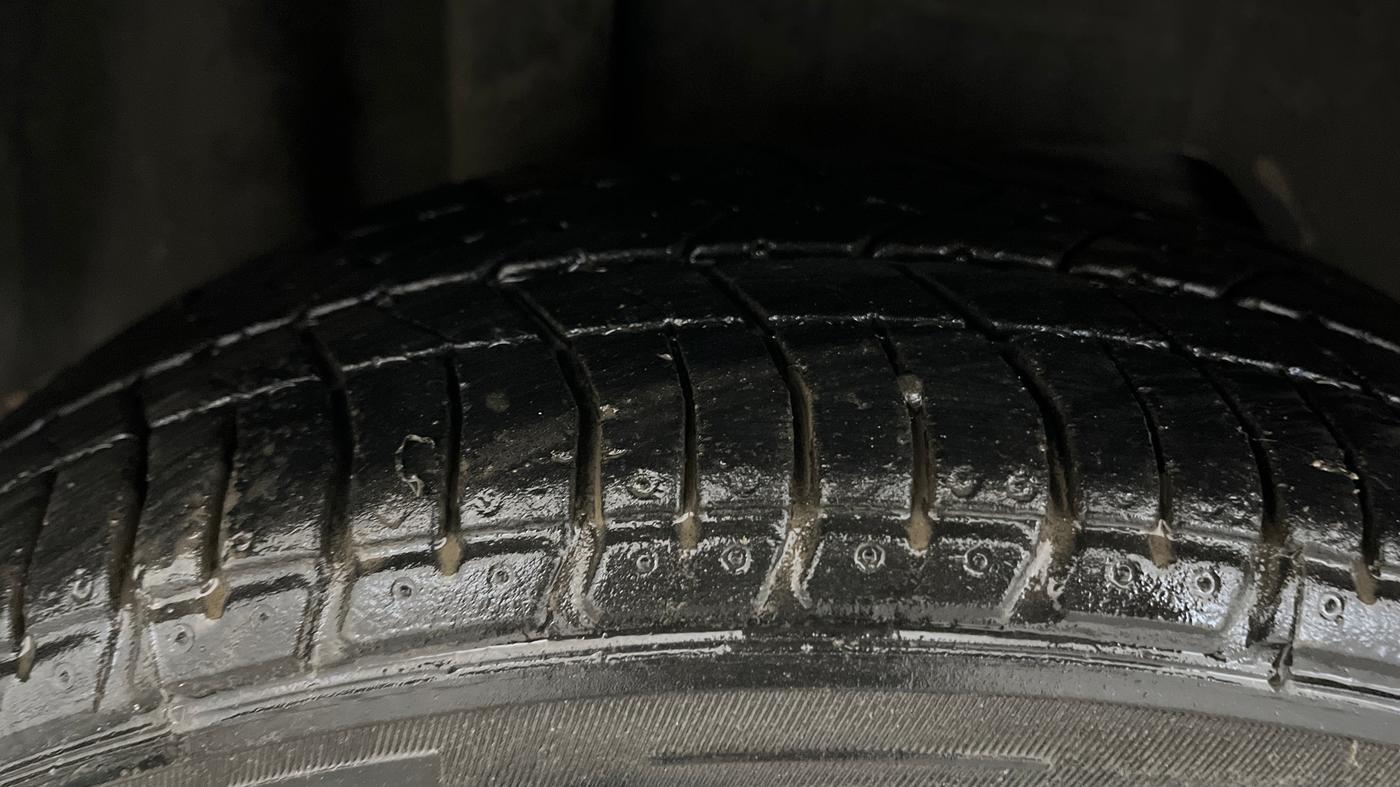 2016 Ford New Figo TITANIUM 1.5 PETROL AT, Petrol, Automatic, 58,669 km, Right Rear Tyre Tread