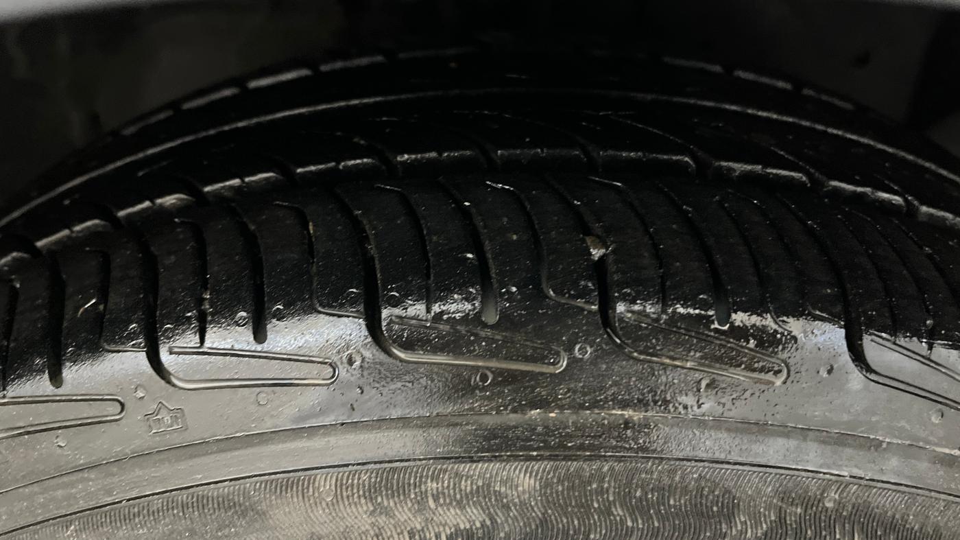2016 Ford New Figo TITANIUM 1.5 PETROL AT, Petrol, Automatic, 58,669 km, Right Front Tyre Tread