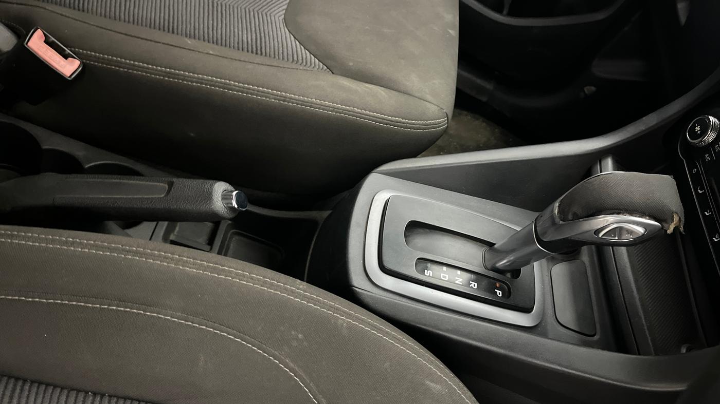 2016 Ford New Figo TITANIUM 1.5 PETROL AT, Petrol, Automatic, 58,669 km, Gear Lever