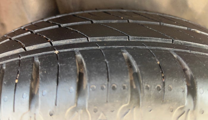 2017 Honda Amaze 1.2L I-VTEC S, Petrol, Manual, 69,673 km, Right Rear Tyre Tread