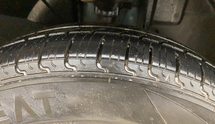 2022 Renault Kwid CLIMBER 1.0 AMT, Petrol, Automatic, 28,803 km, Right Front Tyre Tread