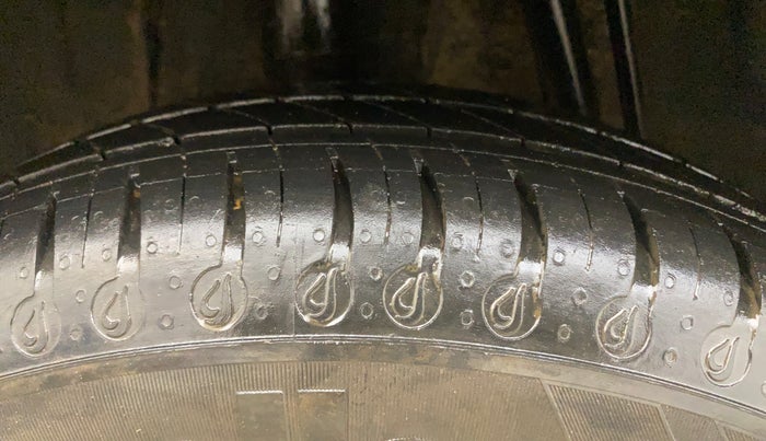 2022 Renault Kwid CLIMBER 1.0 AMT, Petrol, Automatic, 28,803 km, Right Rear Tyre Tread